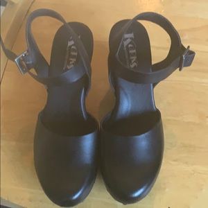 Korks black clogs